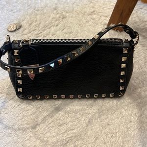 Selling mini valentino purse. Only used about 4-5 times. Purchased April 2022.